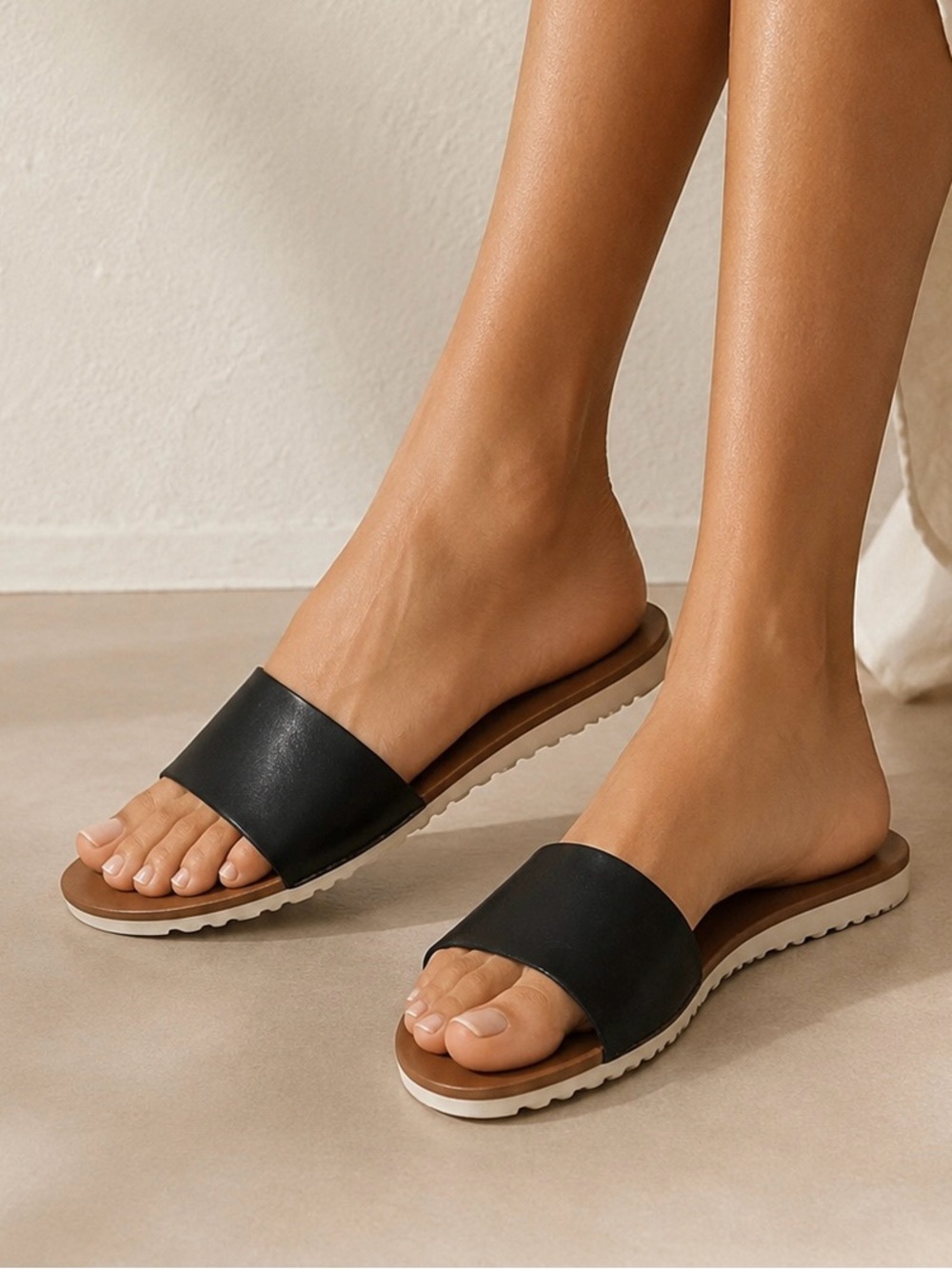 Sole Mate Black Slide Sandals Women’s Size M 7/8 Brown Footbed Casual Flat